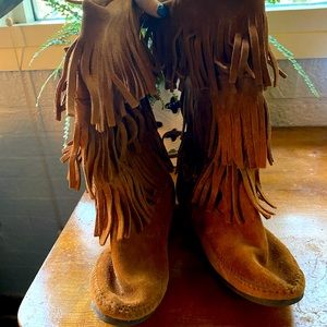 Minnetonka fringe boots 🐻